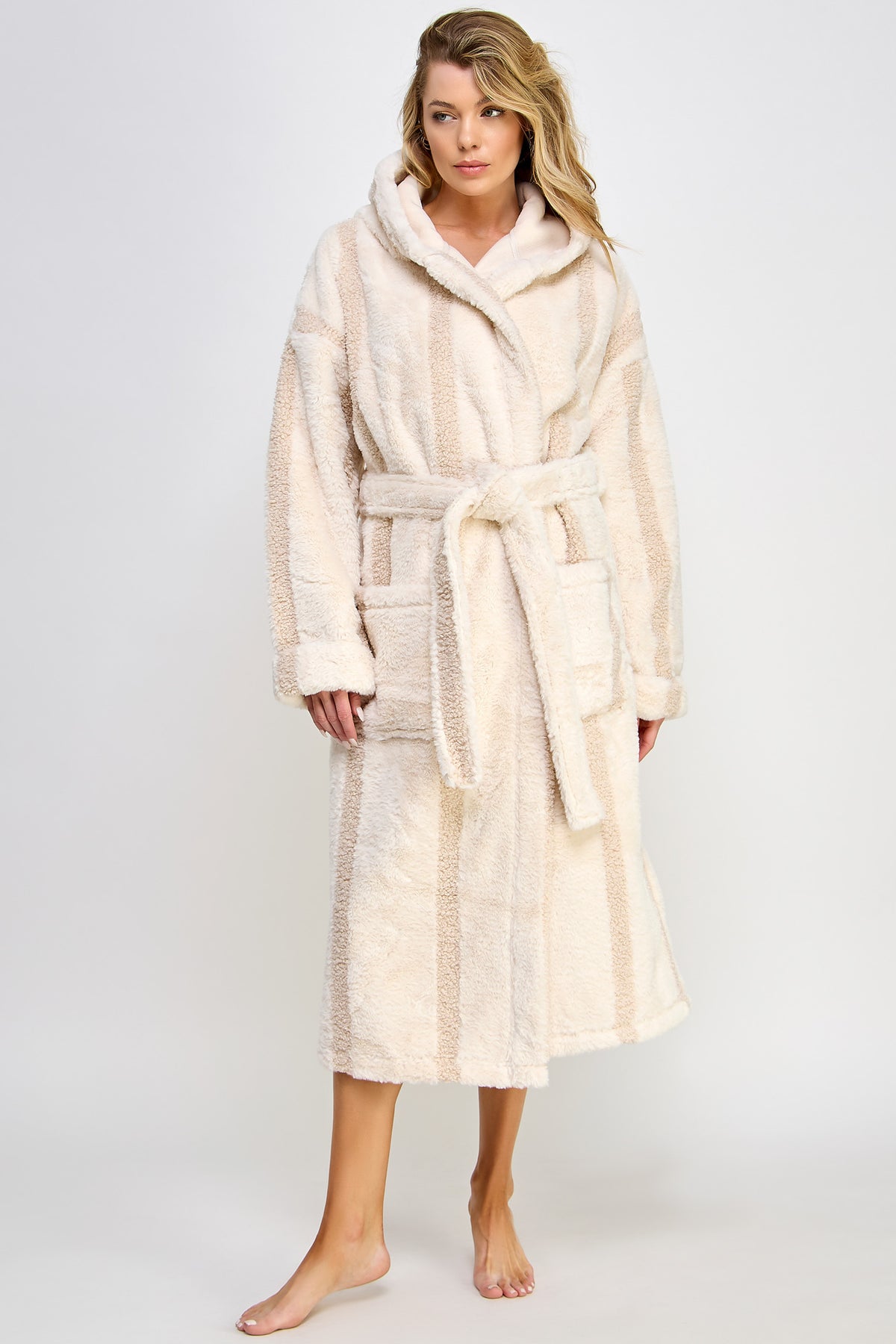 2481 Norah Robe