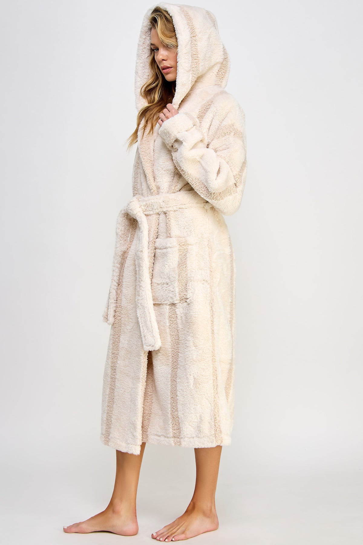 2481 Norah Robe